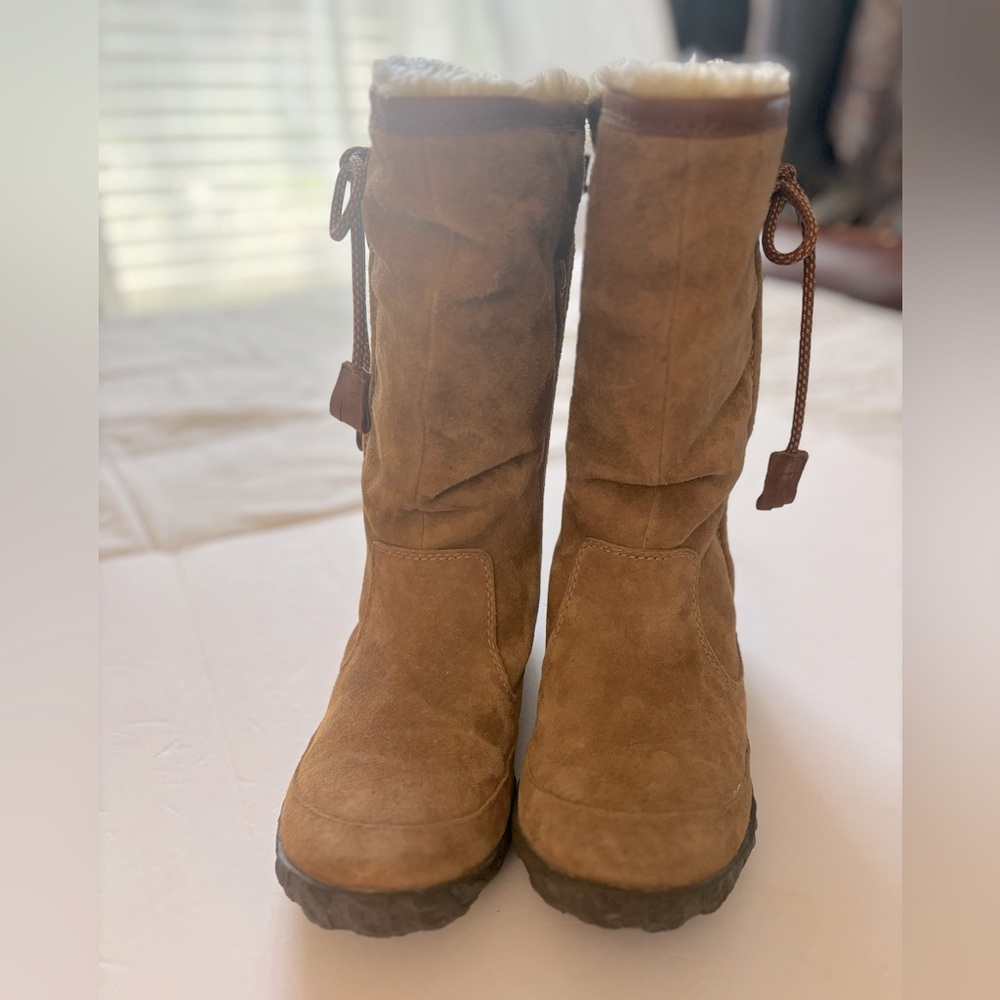 Cushe | Cushe cascade faux fur, Aztec detail, slip resistant brown boots size 7